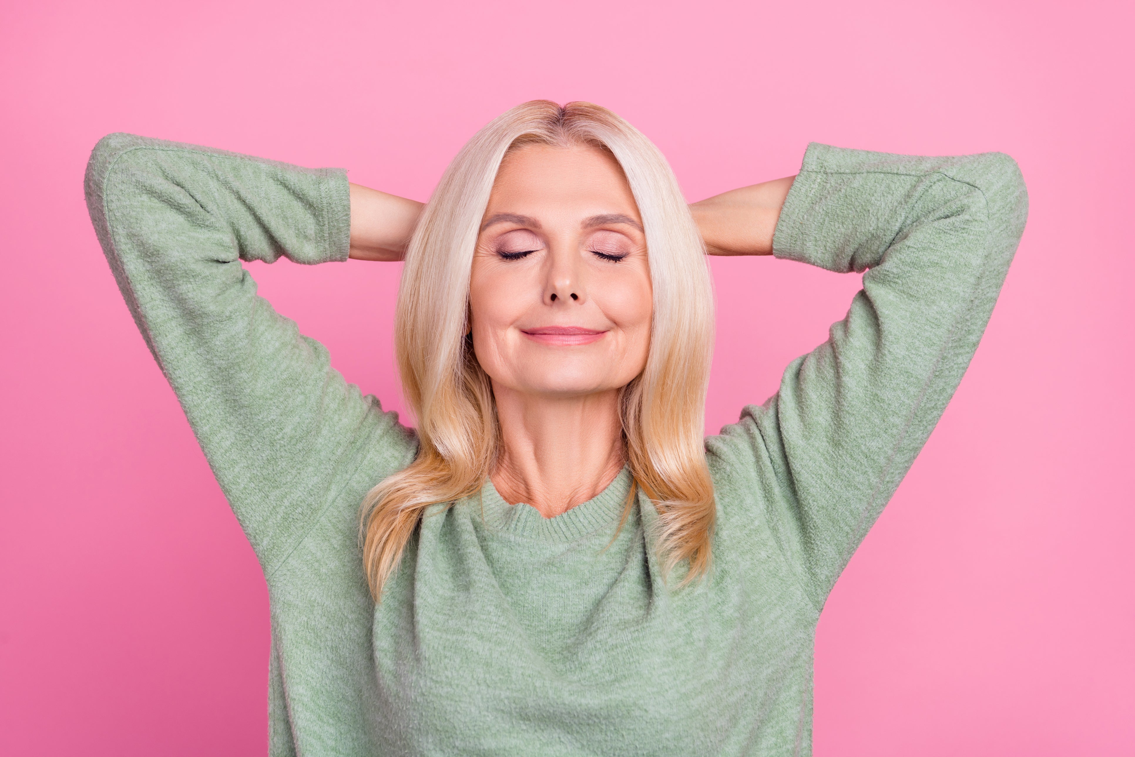 Nuits difficiles pendant la ménopause : pourquoi le Cimicifuga et la Mélisse sont nos meilleurs alliés ?